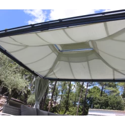 Pergola Autoportante 300x360cm En Aluminium Avec Rideaux Latéraux Et Toile De Toit - OPALE - Couleurs Du Monde -Nesling Magasin pergola autoportante 300x360cm en aluminium avec rideaux lateraux et toile de toit opale couleurs du monde 3