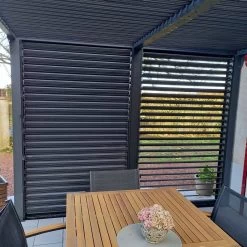 Pergola Bioclimatique Alu Anthracite 10,80m² Toit Avec Lames Ovales Aluminium + Ventelles Latérales Pour Côté 3,60m – HABRITA -Nesling Magasin pergola bioclimatique alu anthracite 1080m toit avec lames ovales aluminium ventelles laterales pour cote 360m habrita 4